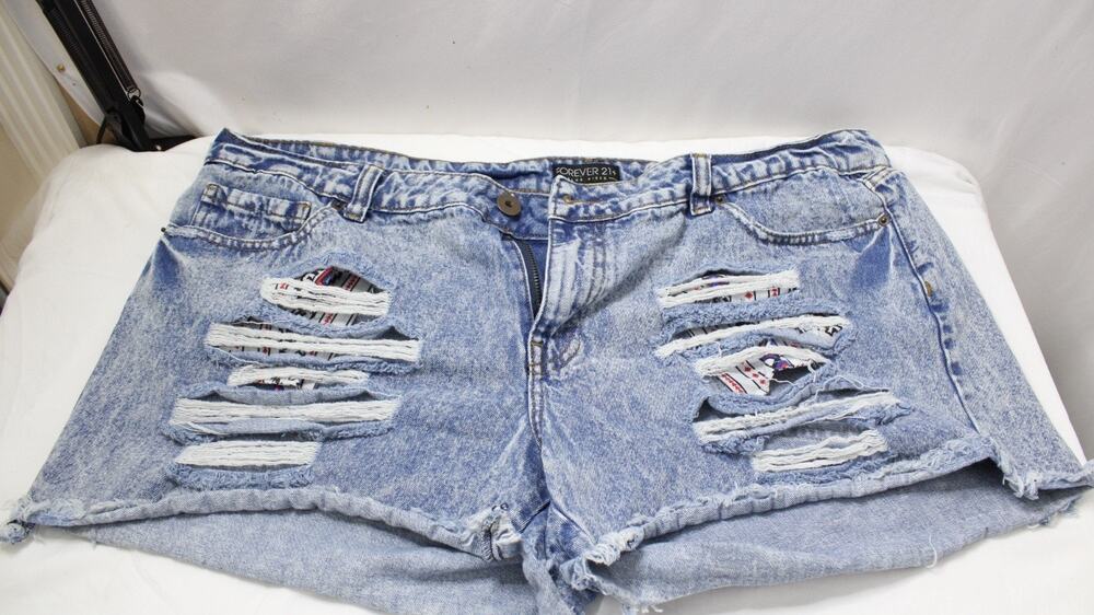 Forever 21 Plus Size 18 Denim Shorts Womens Acid Wash Distressed Pocket Lining